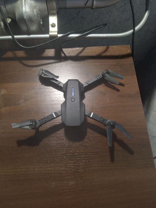 Продам дрон маленький