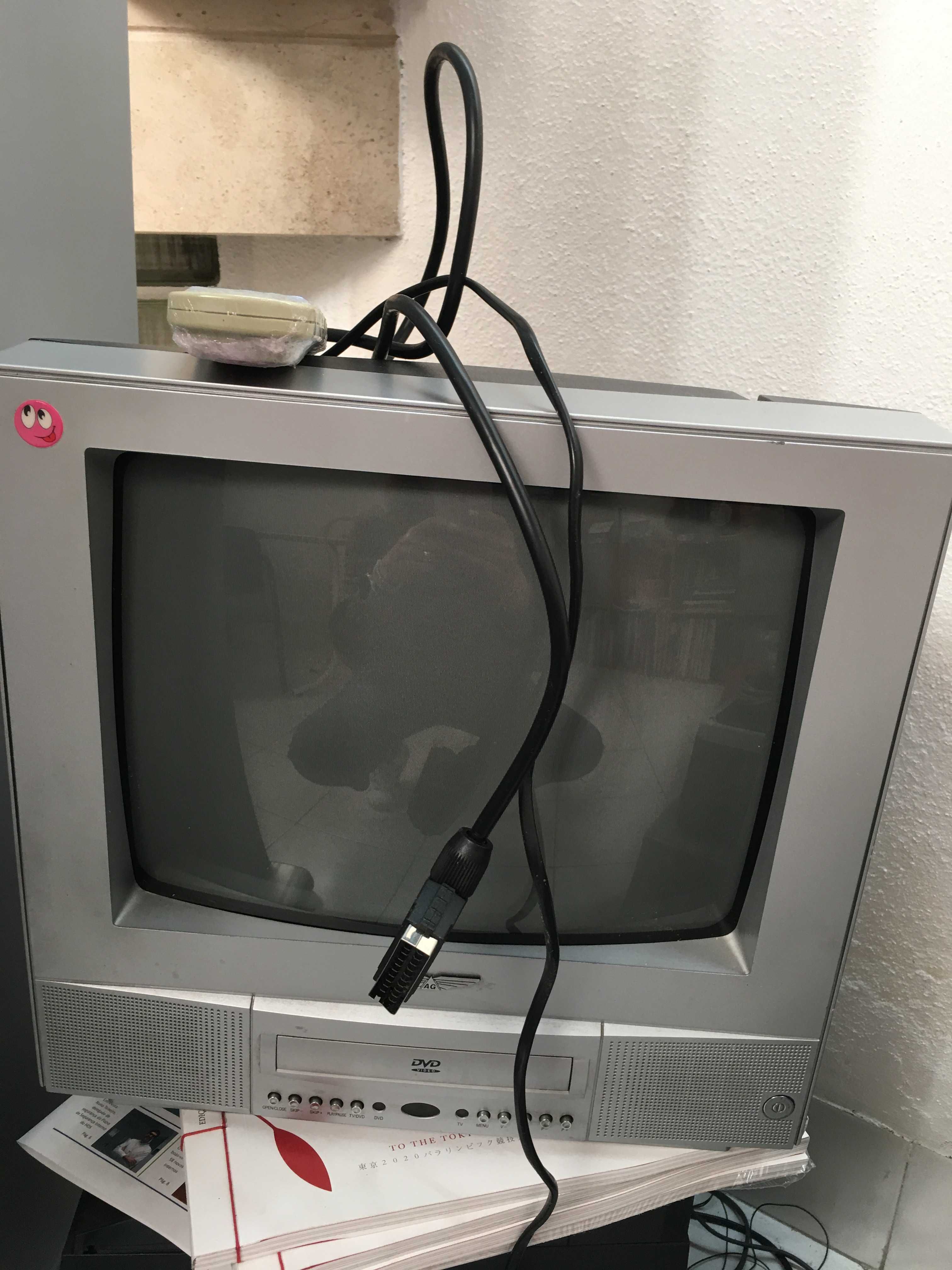 TV com DVD  usada