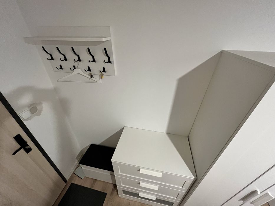 Biala szafa Brimnes - zestaw