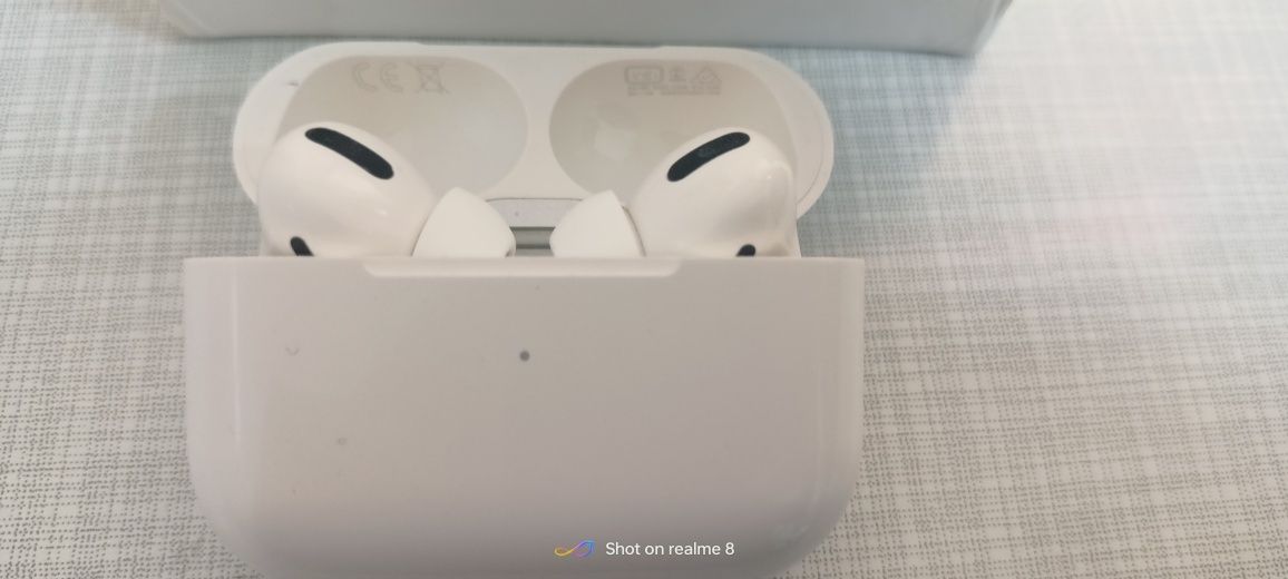 Наушники AirPods Pro  оригинал левый наушник  утерян ! 1000 грн