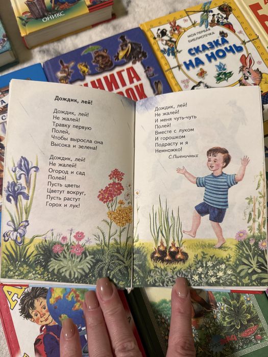 Комплект книжок зменшеного нформату, з яскравими ілюстраціями