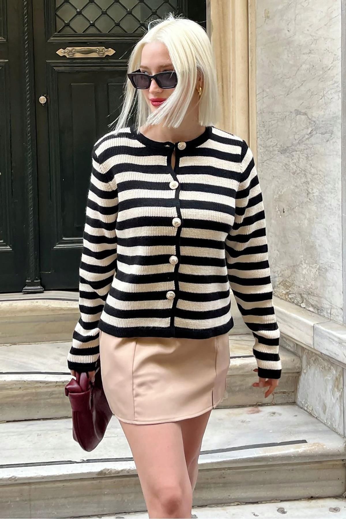 Madmext Os Sweter W Paski Oversize H17555