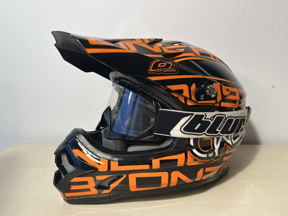 Zestaw do motocrossu marki O’Neal kask, bluza, spodnie