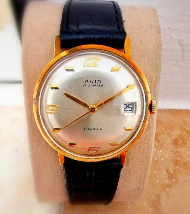 Ouro 9k relógio Avia Suiss corda manual