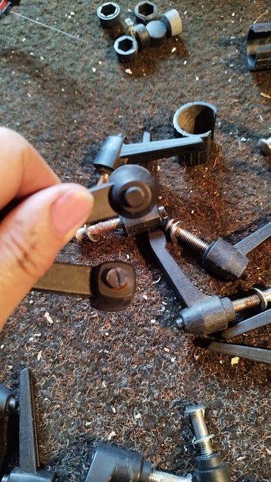 Uchwyt zaciskowy z gwintem, śruba,