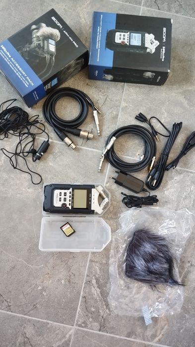 Продам zoom h4n pro +доп комплект