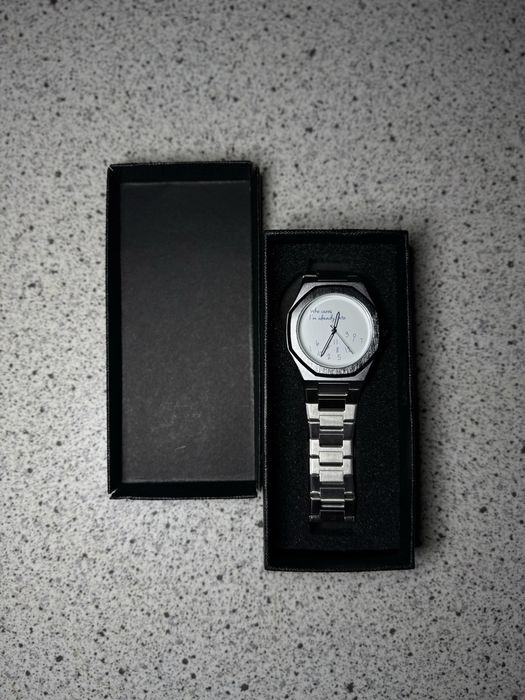 Вагомий годинник ,,Who cares Im already lateʼʼ