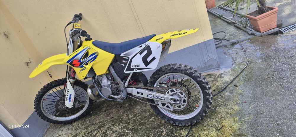 Suzuki RM 250, 2 tempos, ano 2008