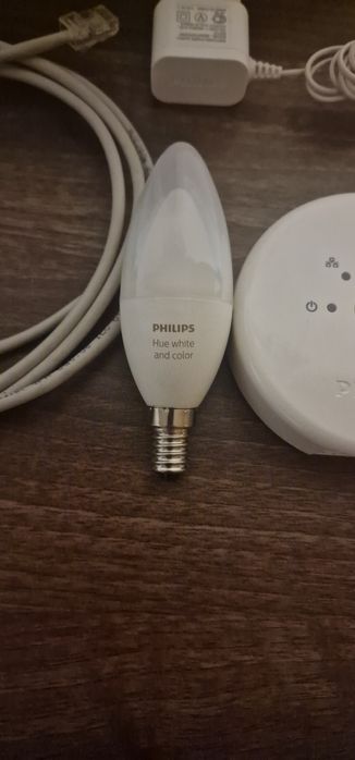 Philips Hue, żarówka white and colour, mostek, zasilacz, przewód