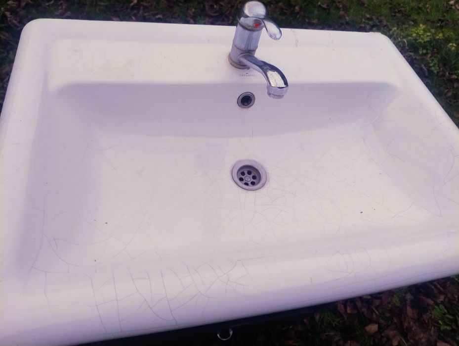 Szafka  z umywalką i bateria Cersanit 60 Venge