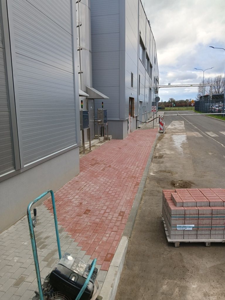 Usługi brukarskie układanie kostki brukowej roboty ziemne wykopy