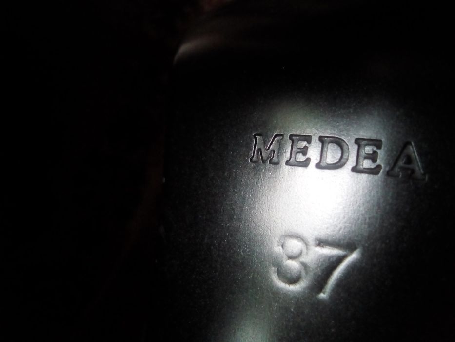 Женские замшевые сапоги Medea