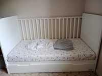 Drewniane łóżko niemowlęce