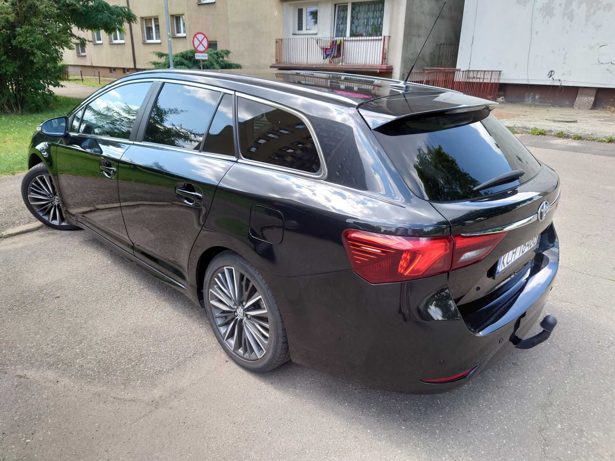 Toyota Avensis Kombi 2.0 benzyna + LPG Bardzo oszczędna dach panorama