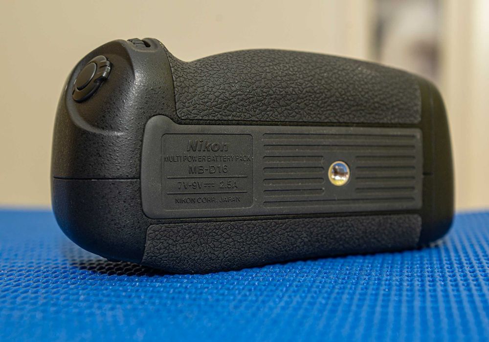 Nikon D750 + Grip + Remote Shutter Release + 2 Batteries64170842980227124