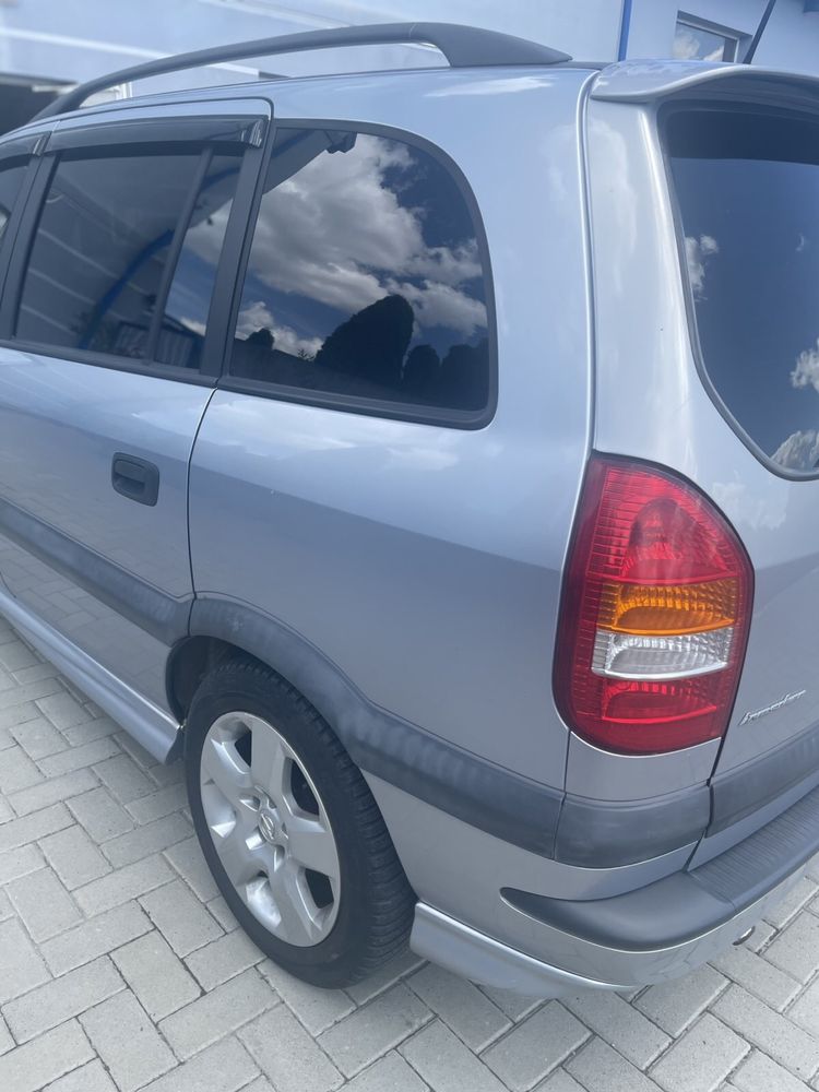 Автомобіль Опель Зефіра А 2003 рік 2.2 газ/бензин Opel Zafira A