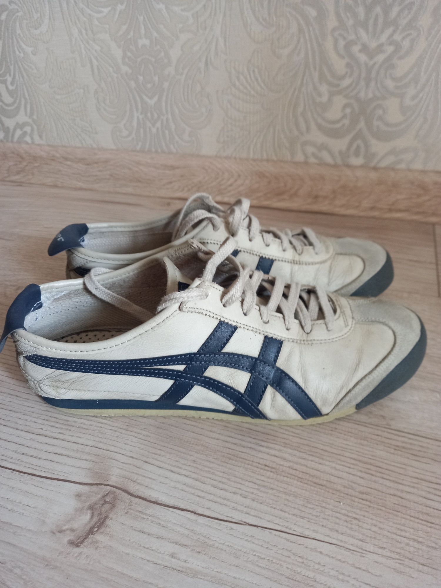 Продам кроссовки Asics Tiger
