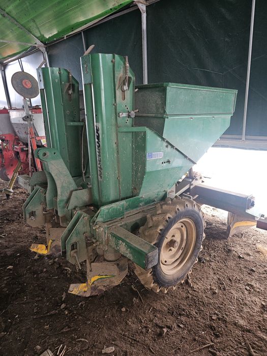 Máquina de semear batatas
