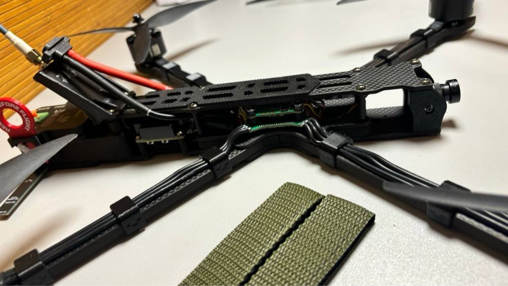 FPV дрон 10 (900kV 3115) є в кількості (також є багато різновидів фпв)