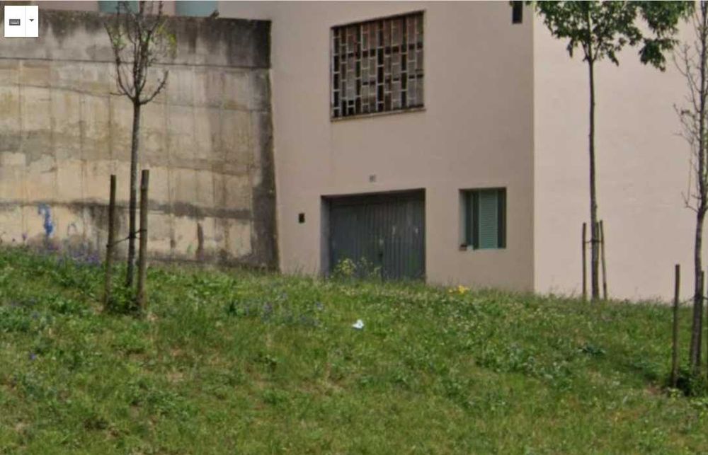 Vende-se espaço em Parqueamento comum Tapada das Merces