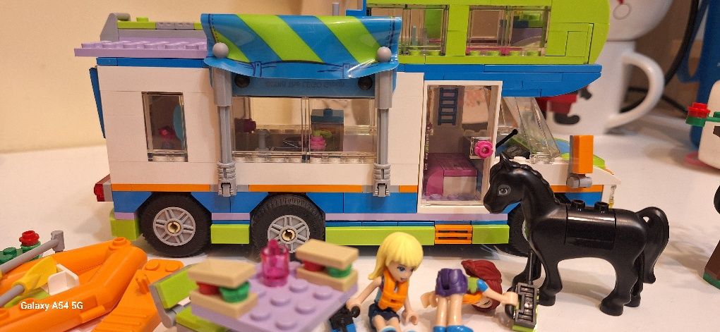 LEGO Friends samochód kempingowy Mii 41339