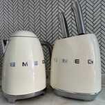 Elegante conjunto SMEG - Chaleira elétrica + Bloco de facas