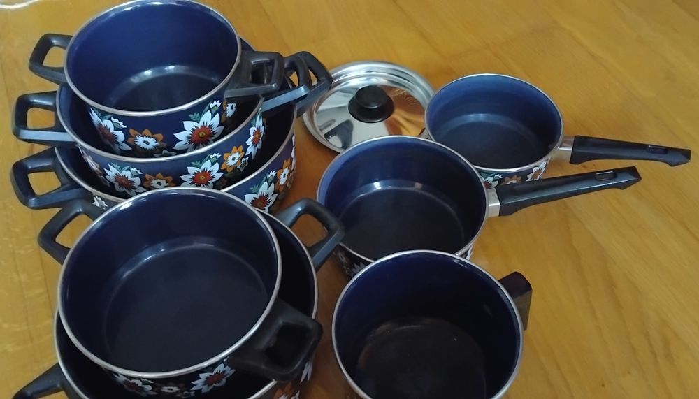 Tachos,panelas, caçarolas em esmalte pouco uso!