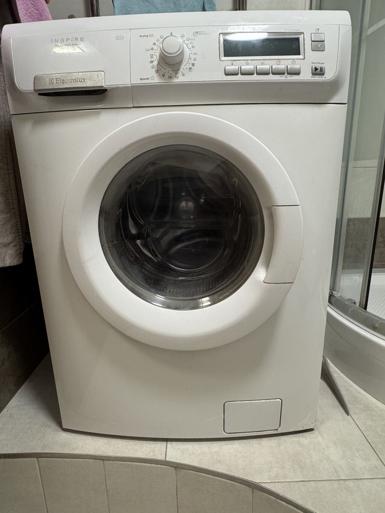 Пральна машина із сушаркою ELECTROLUX EWW 16781 W
