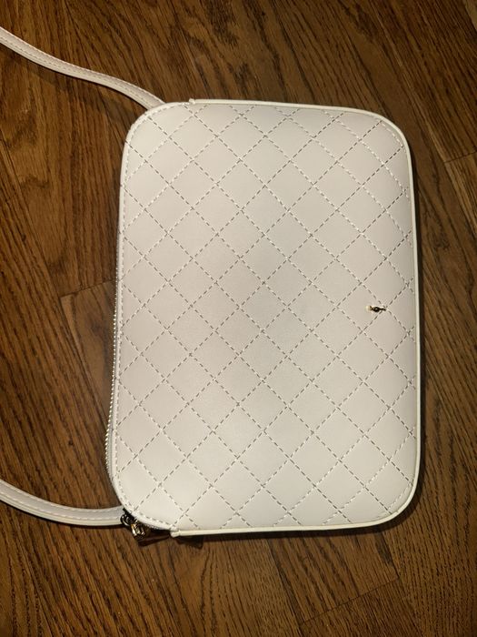 Pikowana kremowa torebka damska na ramię kremowa Ochnik