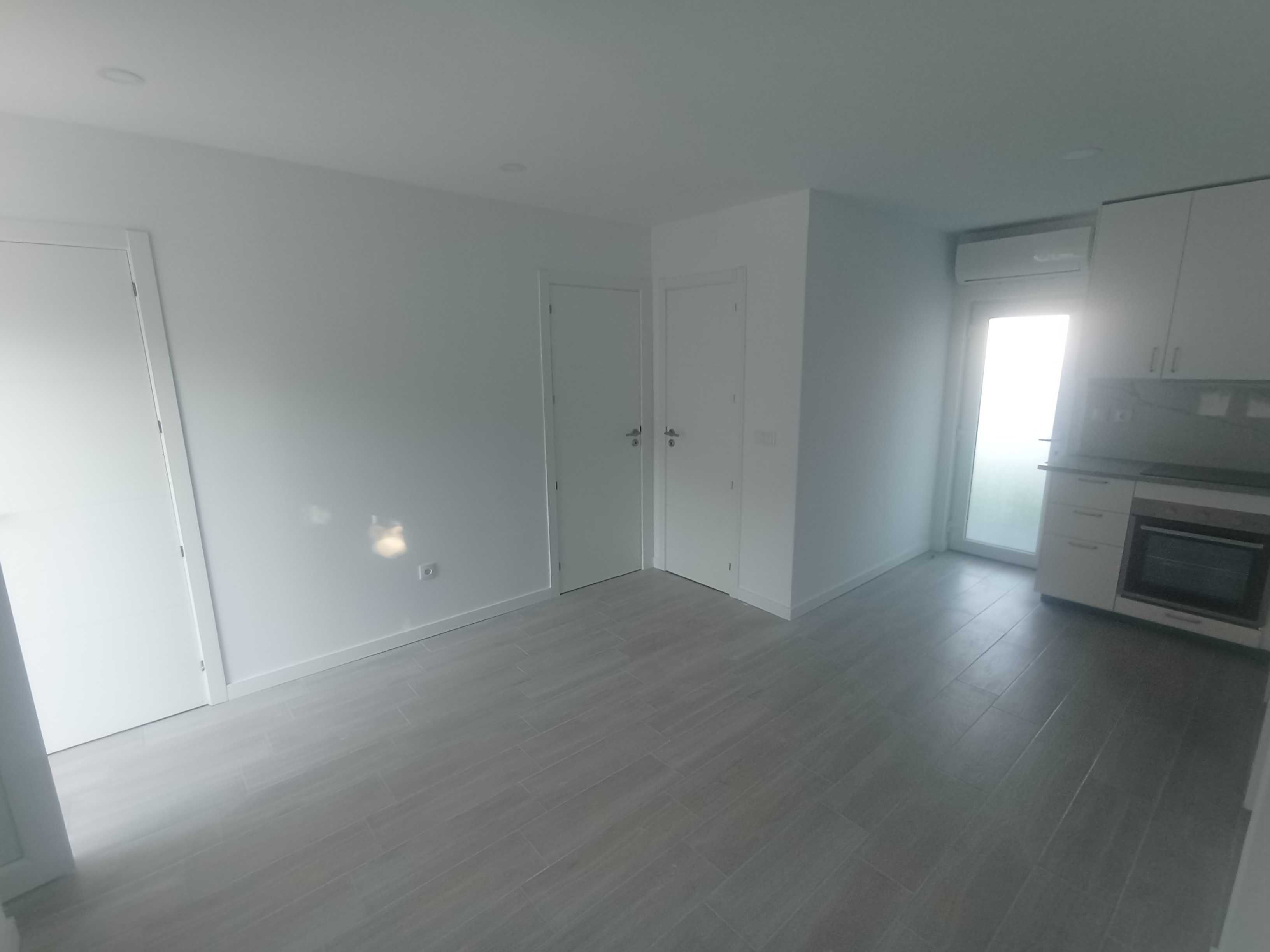 Quartos para arrendamento em moradia T2