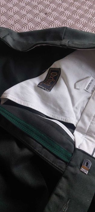 Calca causal verde escuro