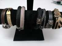 Pulseiras novas em pele