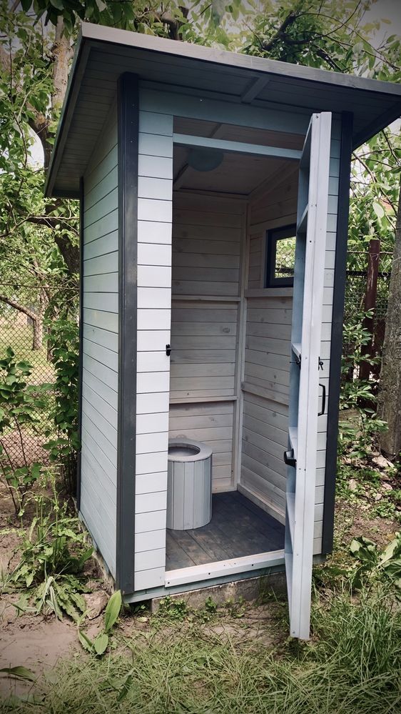 Туалет, душ дачний, вуличний, вироби з дерева