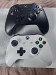 Продаєть Xbox one S