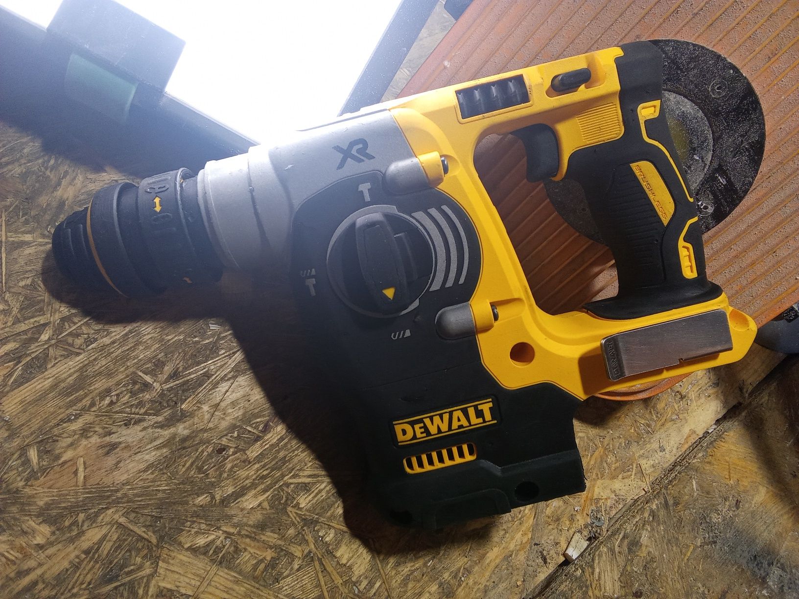 22R młotowiertarka Dewalt dch274