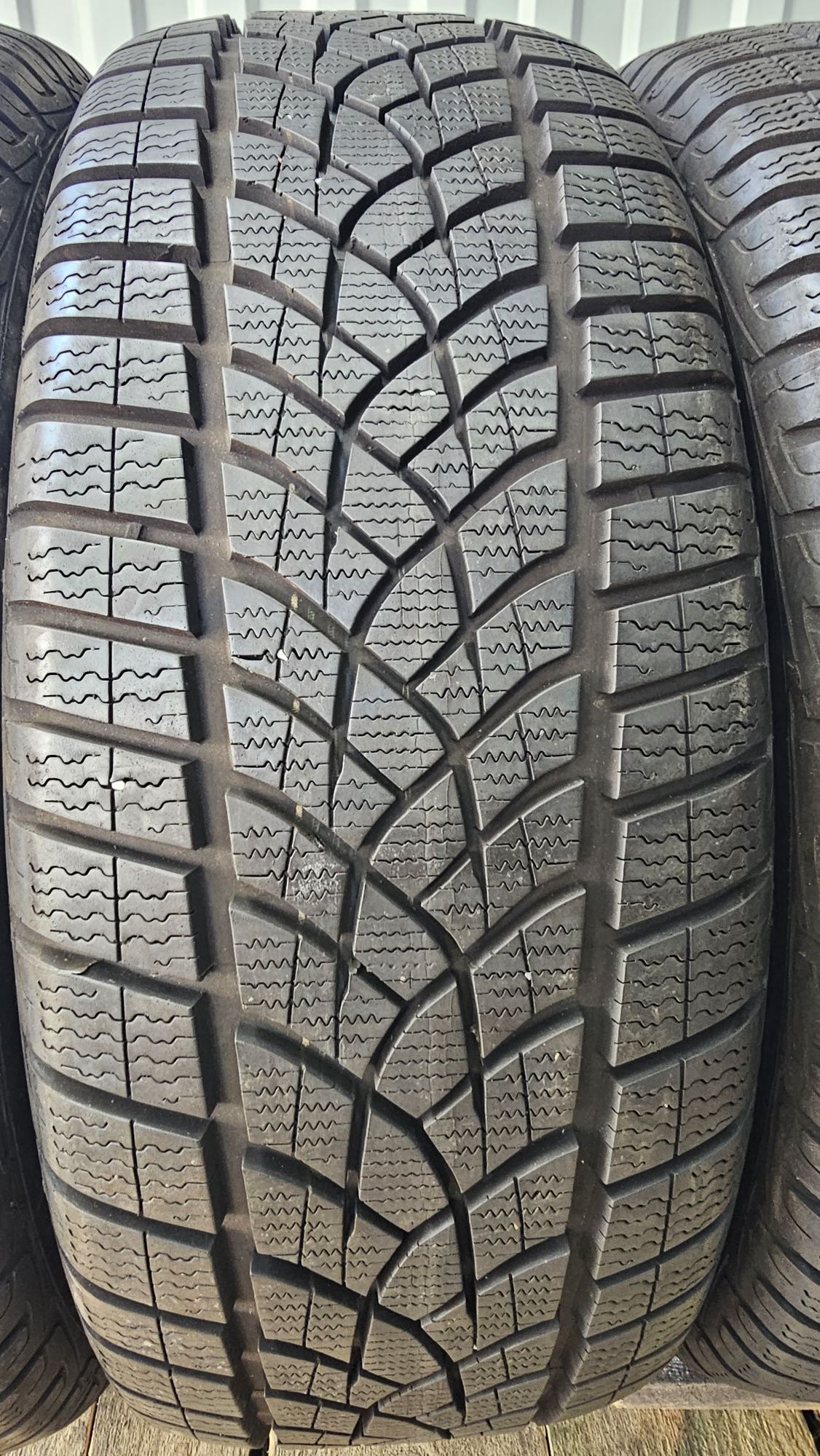 Goodyear Ultra Grip Gen-1 235/55r18 104H XL AO