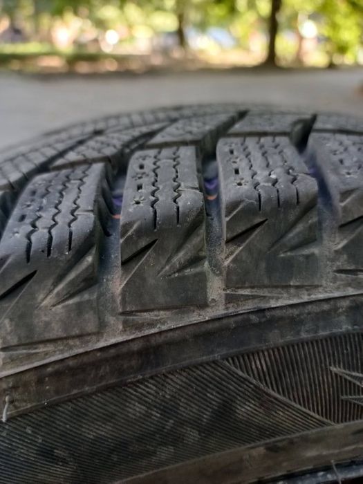 Комплект зимових шин Hankook Winter I*Cept iZ2 185/60 R15 88T