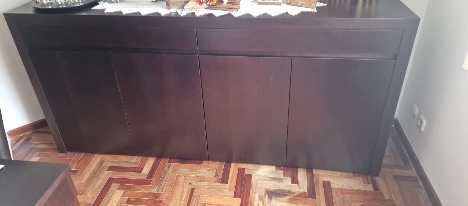Vários moveis de sala (mesas/cadeiras)