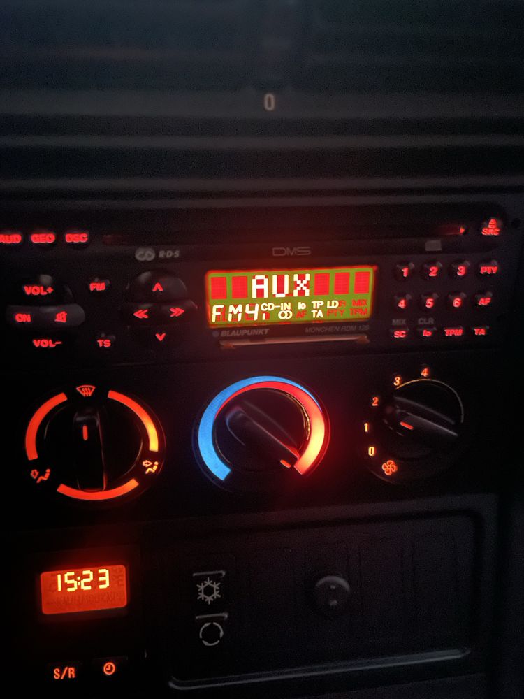 Radio Blaupunkt com CD e Bluetooth