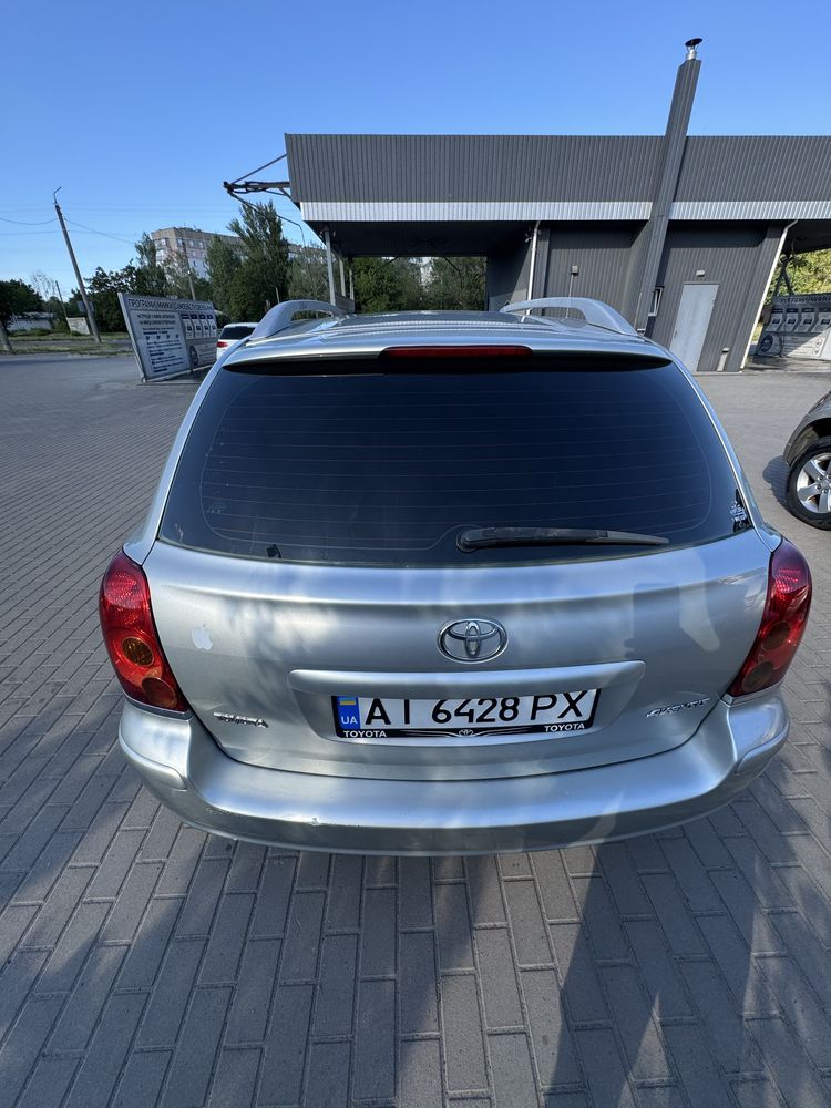Toyota avensis 2003