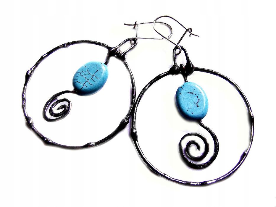 Koła z howlitem turkusowym - autorskie kolczyki witrażowe