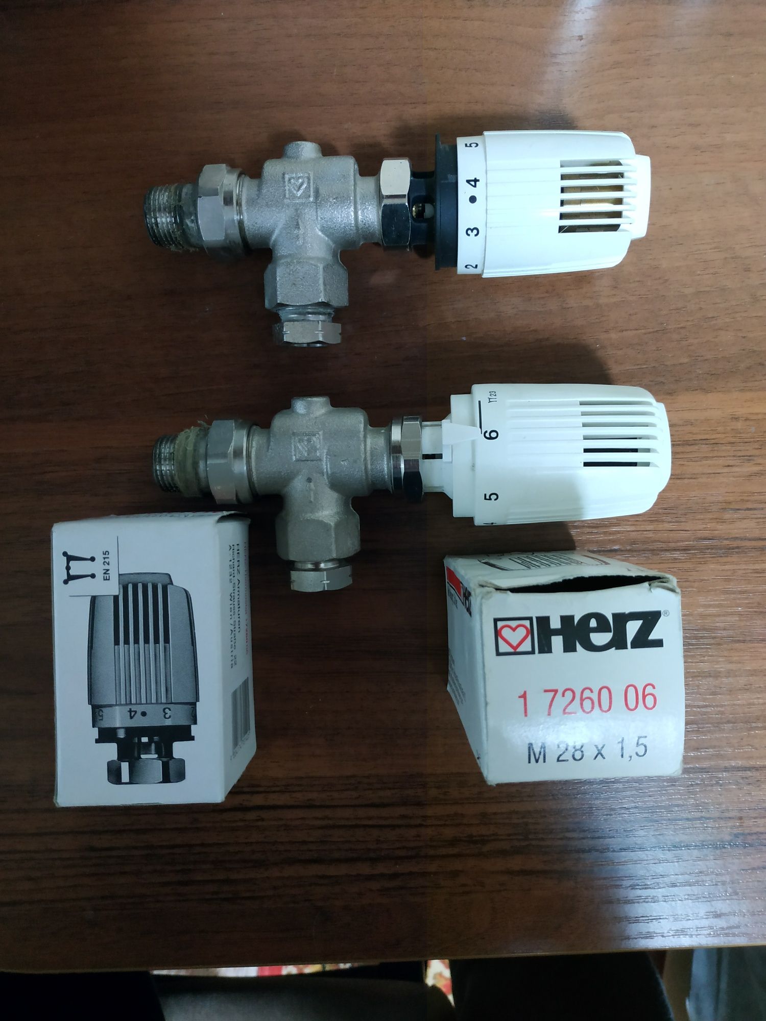 Термоголовка HERZ 1726006(2шт)+ 2 угловых крана HERZ под трубу 15