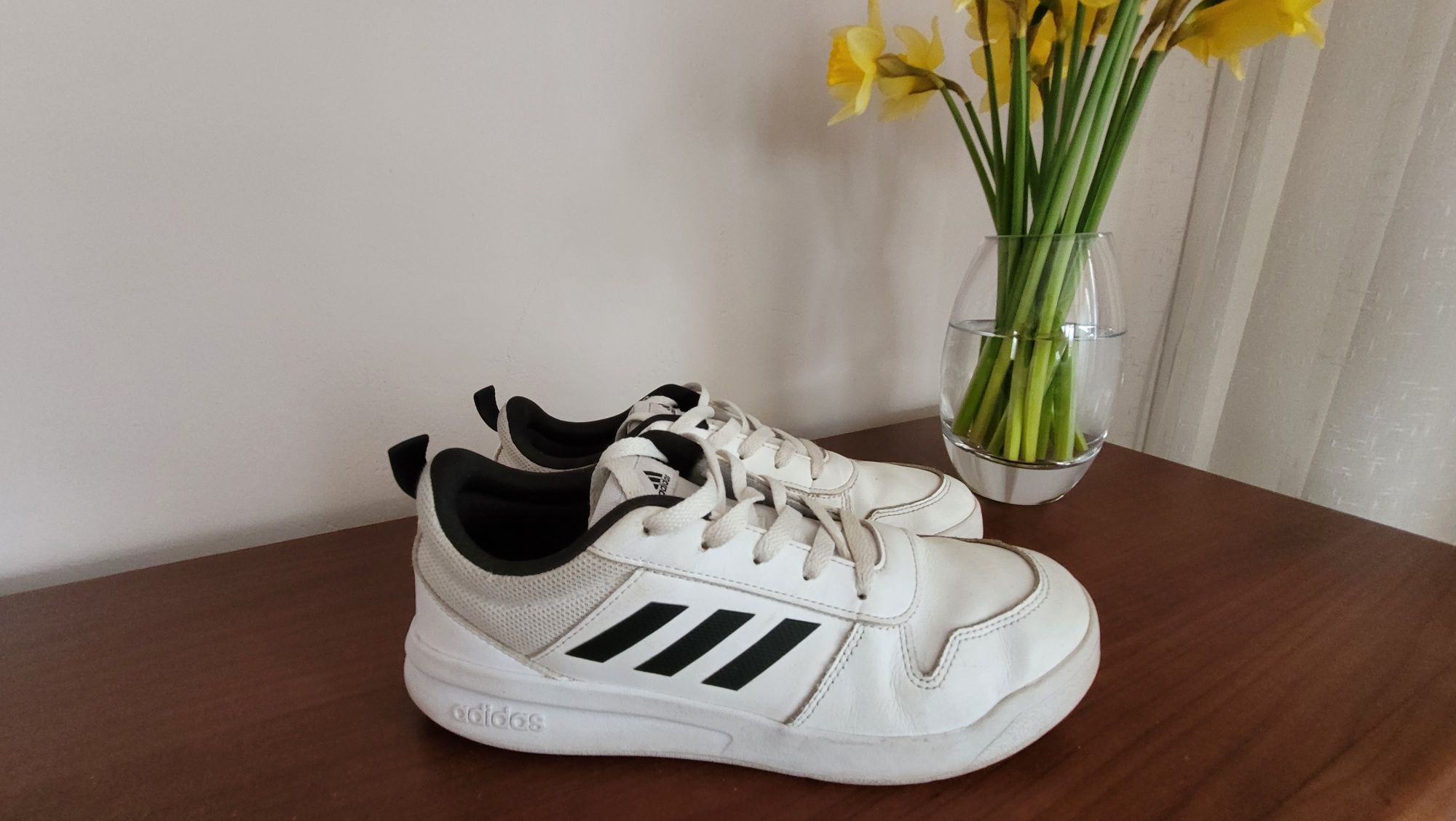 Buty adidas oryginal r. 38,5 dł. wkładki 24,5 cm