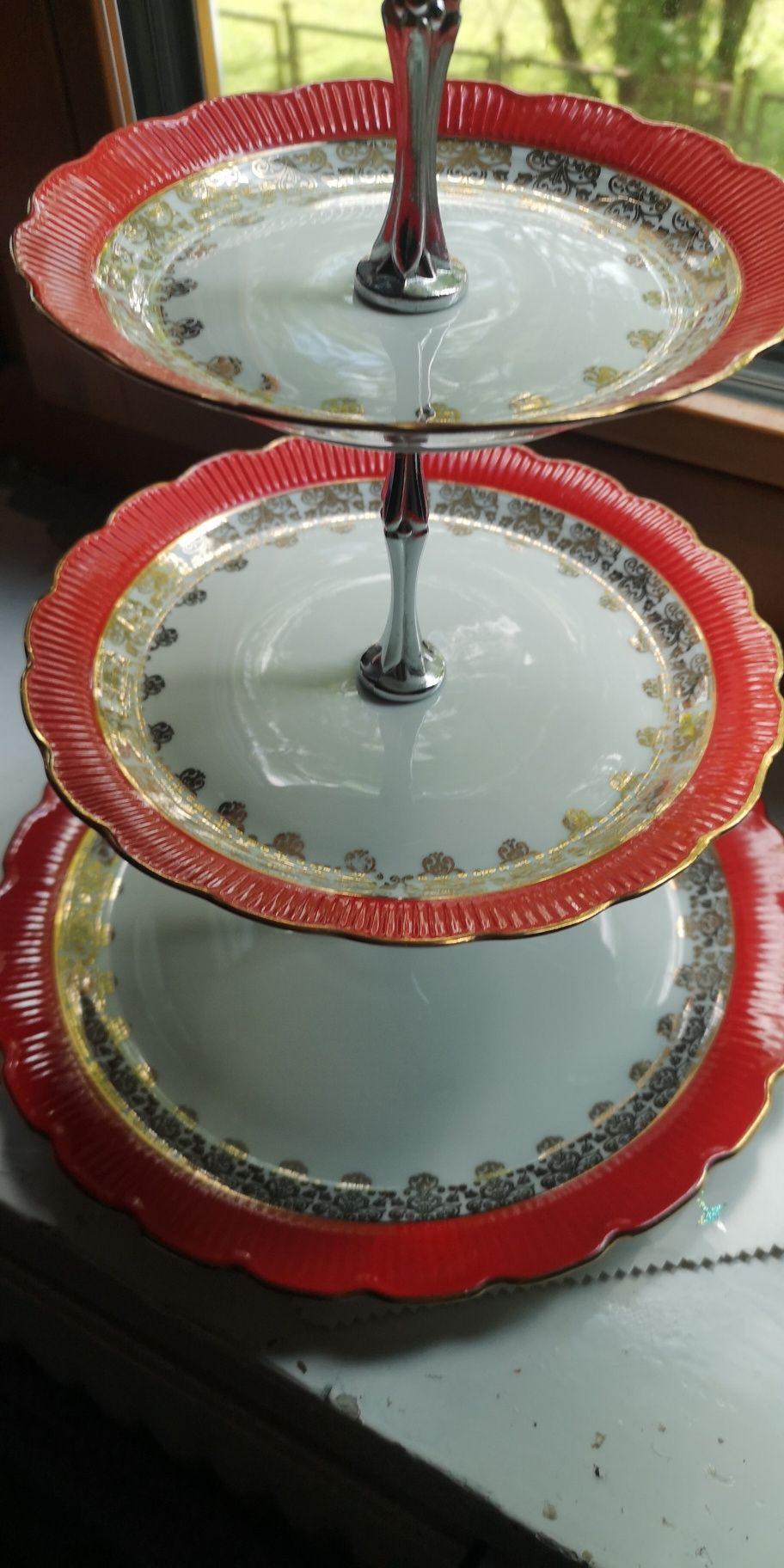 Patera, etażerka czteropoziomowa z porcelany Chodzież czerwono złota
