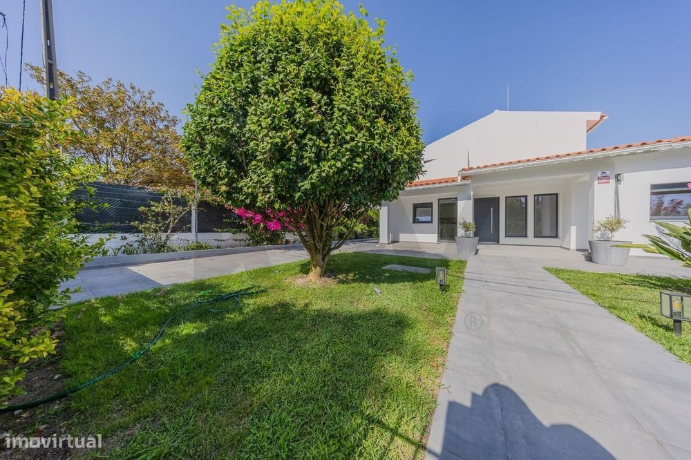 Moradia T4 de Alto Padrão na Verdizela – Remodelada, Generosa Piscina