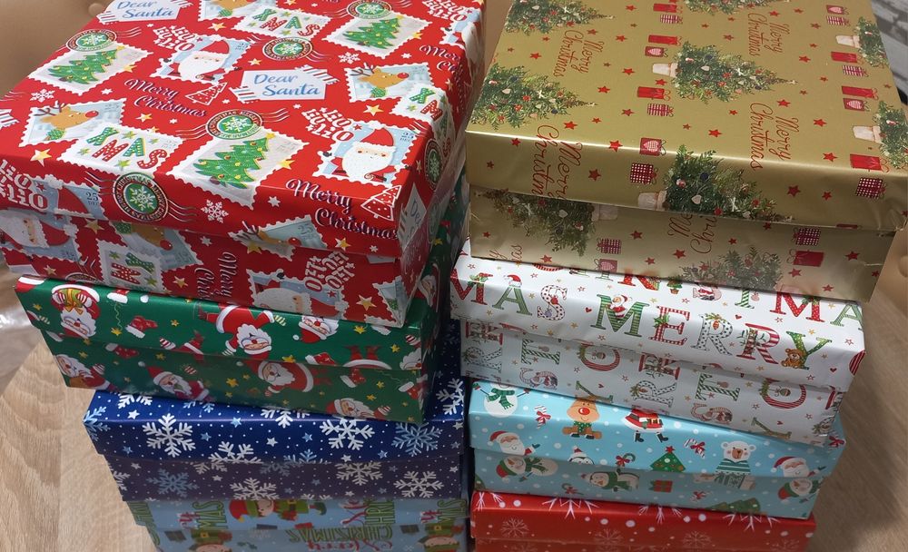 Подарункова коробка новорічна в ассортименті