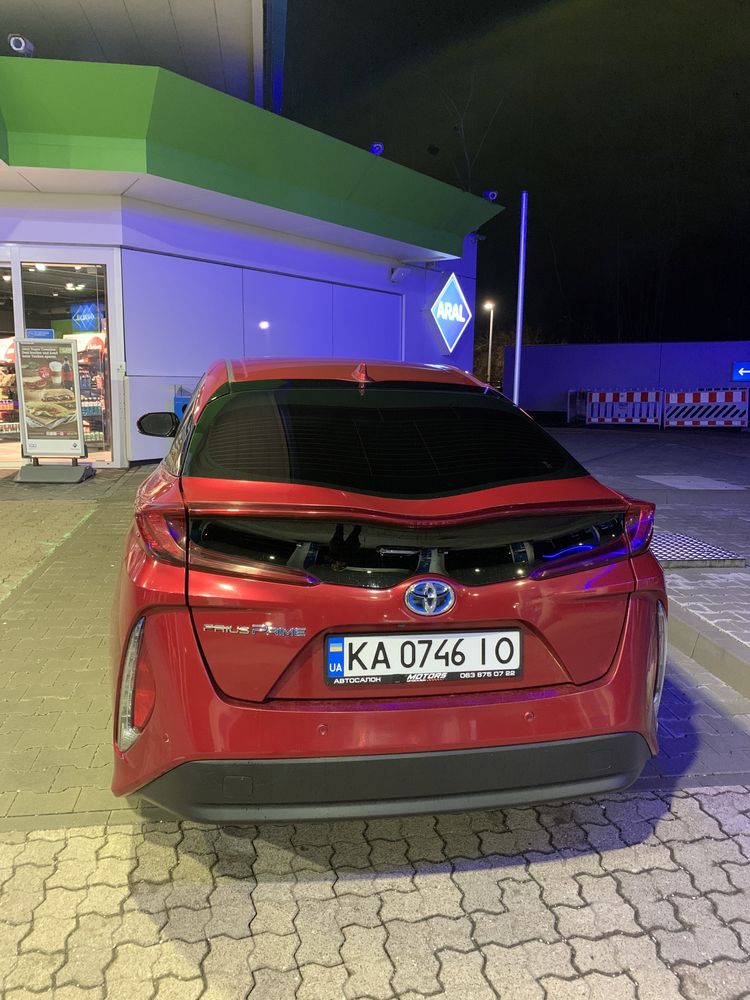 Продам Tayota Prius Plugin