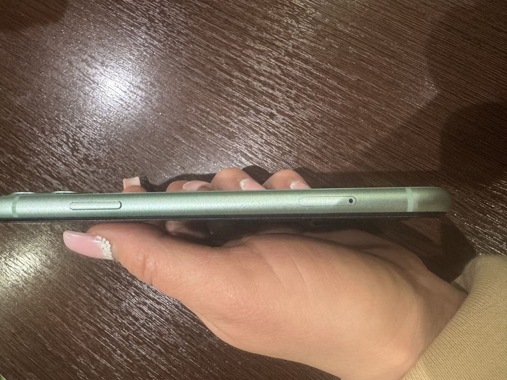 Продам iPhone 11 64 g