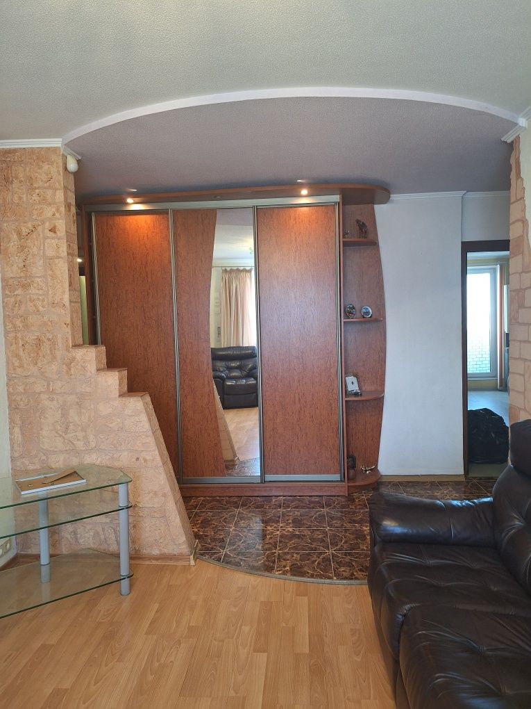 Новый Эксклюзив! 3 кв с капремонтом  м.Студенческая 5 мин. в 522 м/р.