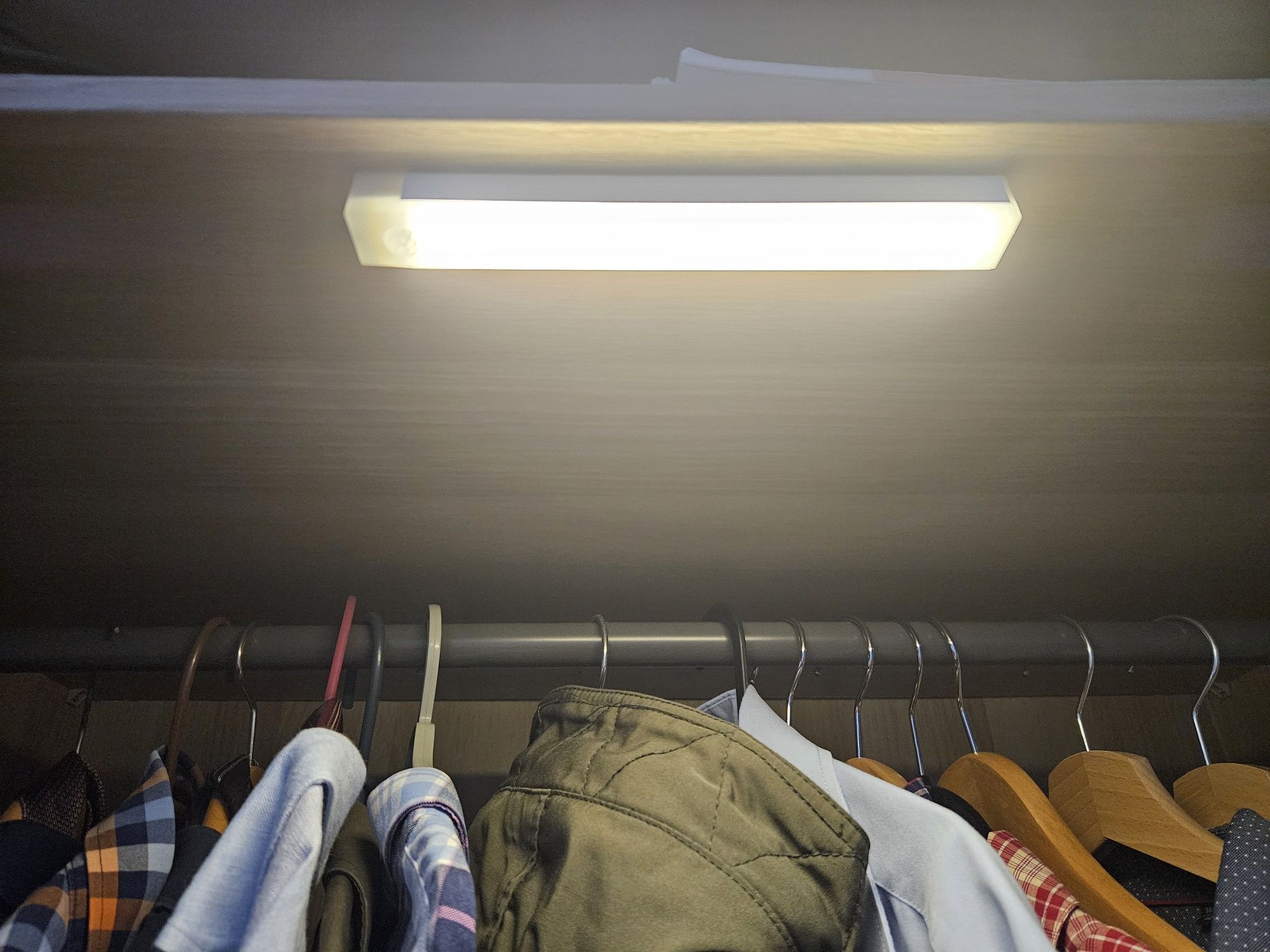 Lampka LED z czujnikiem ruchu, nowa, 20 cm,  usb, do szafy szuflady